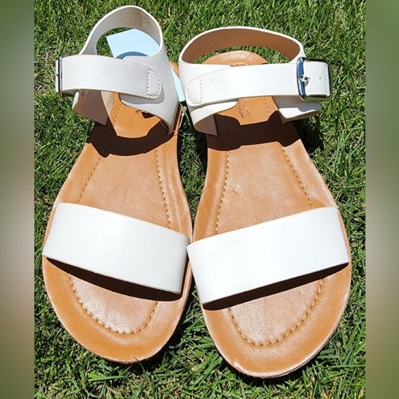 Cat & Jack white leather sandals with straps. 🔴 - Picture 1 of 4